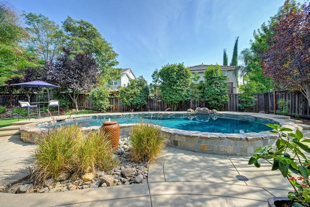 811 Spotted Pony Ln, Rocklin, CA 95765