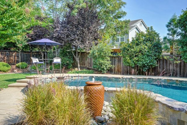 811 Spotted Pony Ln, Rocklin, CA 95765