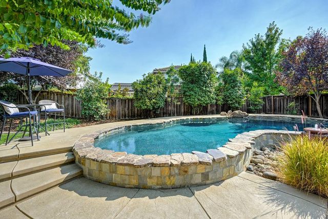 811 Spotted Pony Ln, Rocklin, CA 95765