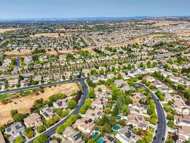 811 Spotted Pony Ln, Rocklin, CA 95765