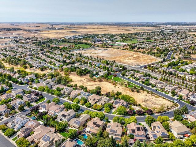 811 Spotted Pony Ln, Rocklin, CA 95765
