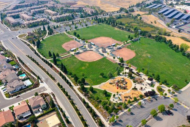 811 Spotted Pony Ln, Rocklin, CA 95765