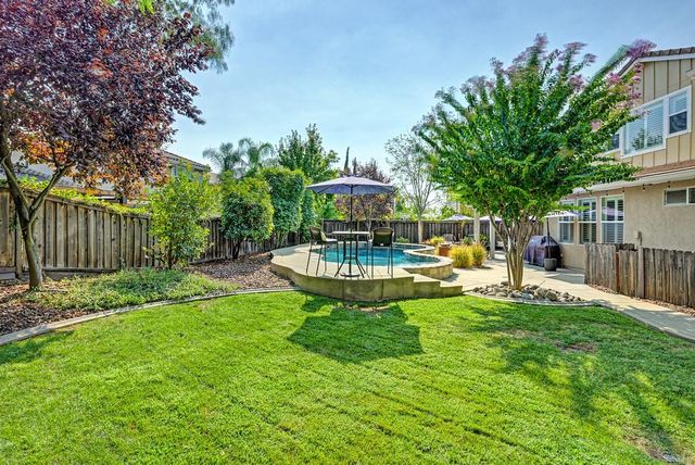 811 Spotted Pony Ln, Rocklin, CA 95765