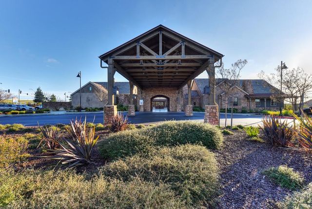 811 Spotted Pony Ln, Rocklin, CA 95765
