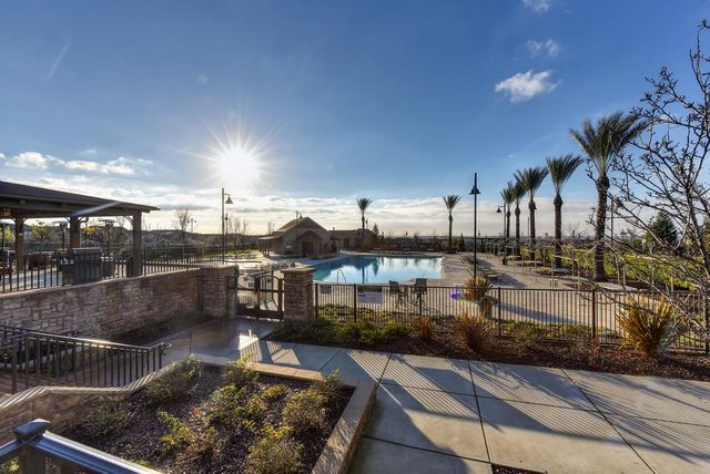 811 Spotted Pony Ln, Rocklin, CA 95765