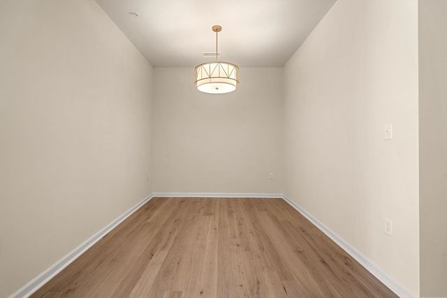 2 Stratton Dr Unit 102, Woburn, MA 01801