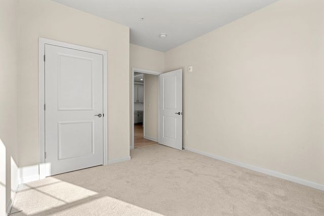 2 Stratton Dr Unit 102, Woburn, MA 01801