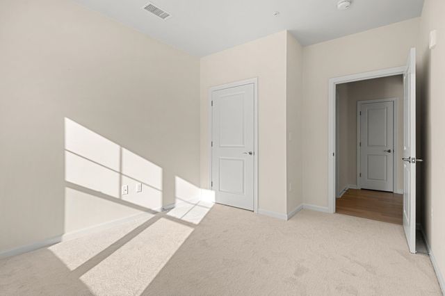 2 Stratton Dr Unit 102, Woburn, MA 01801