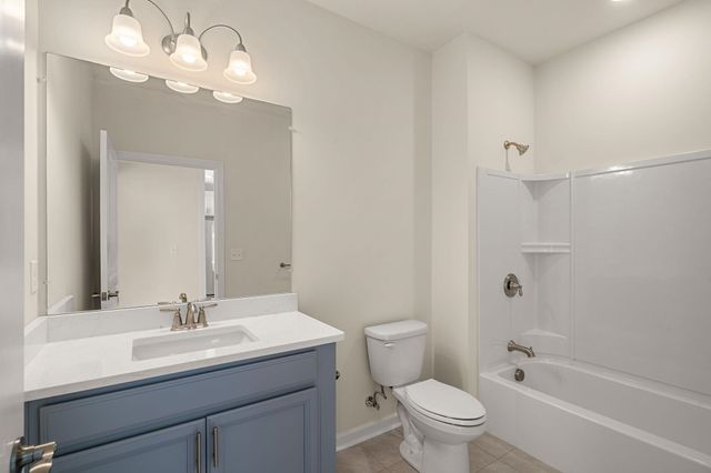 2 Stratton Dr Unit 102, Woburn, MA 01801