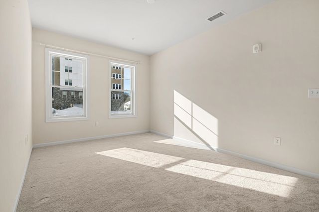 2 Stratton Dr Unit 102, Woburn, MA 01801