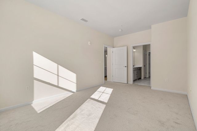 2 Stratton Dr Unit 102, Woburn, MA 01801