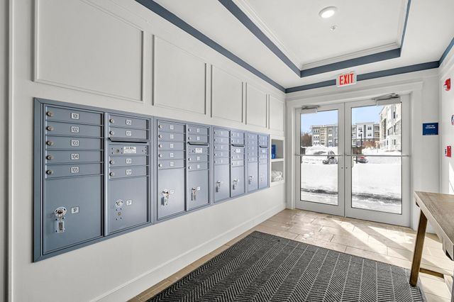 2 Stratton Dr Unit 102, Woburn, MA 01801