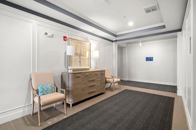 2 Stratton Dr Unit 102, Woburn, MA 01801