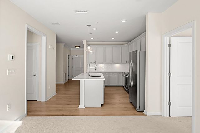 2 Stratton Dr Unit 102, Woburn, MA 01801