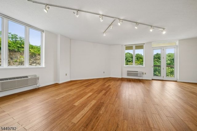 10 Smith Manor Blvd 820, West Orange Twp., NJ 07052