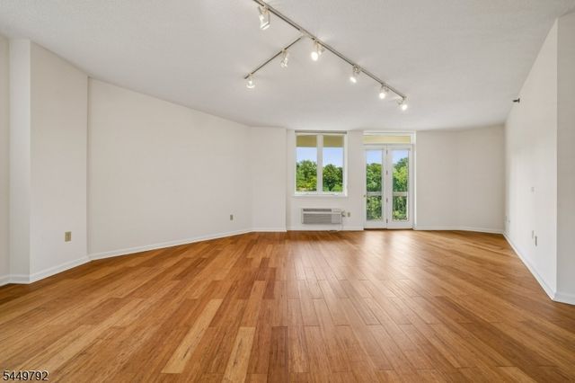 10 Smith Manor Blvd 820, West Orange Twp., NJ 07052
