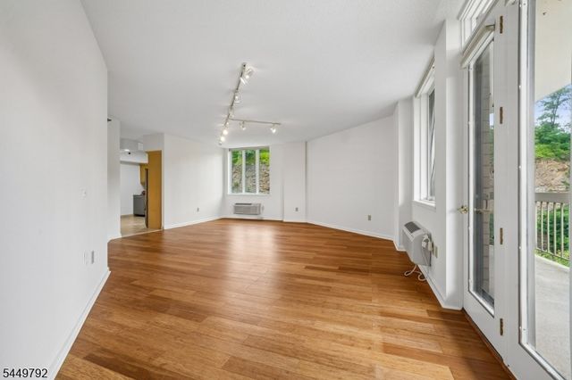 10 Smith Manor Blvd 820, West Orange Twp., NJ 07052