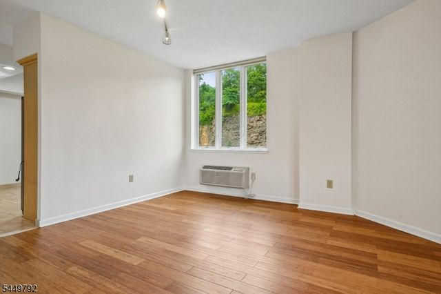 10 Smith Manor Blvd 820, West Orange Twp., NJ 07052