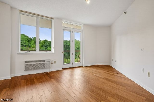 10 Smith Manor Blvd 820, West Orange Twp., NJ 07052