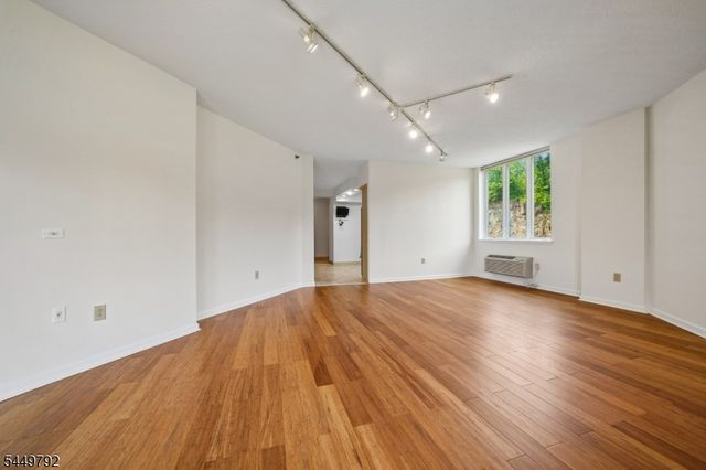 10 Smith Manor Blvd 820, West Orange Twp., NJ 07052