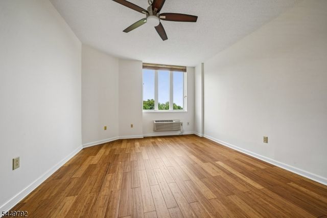 10 Smith Manor Blvd 820, West Orange Twp., NJ 07052