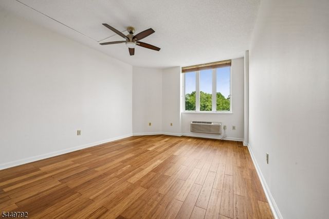 10 Smith Manor Blvd 820, West Orange Twp., NJ 07052