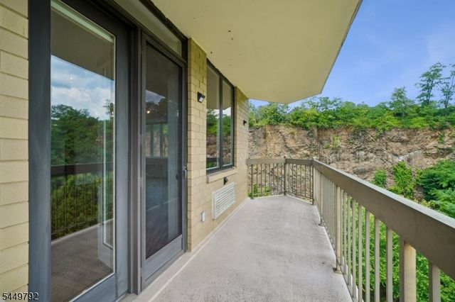10 Smith Manor Blvd 820, West Orange Twp., NJ 07052