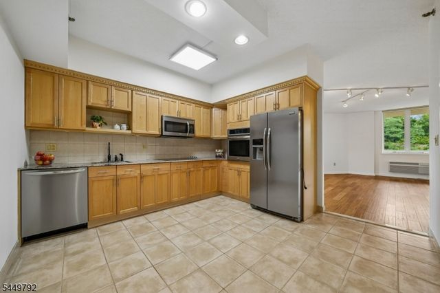 10 Smith Manor Blvd 820, West Orange Twp., NJ 07052