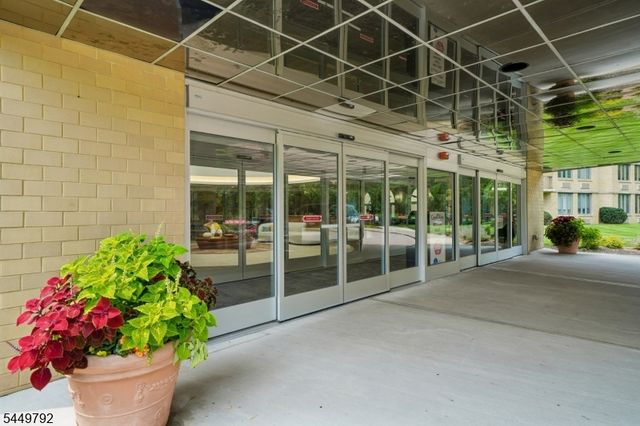 10 Smith Manor Blvd 820, West Orange Twp., NJ 07052