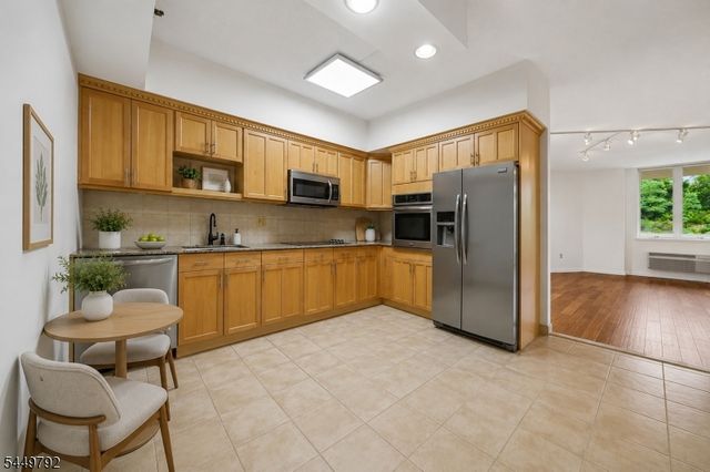 10 Smith Manor Blvd 820, West Orange Twp., NJ 07052