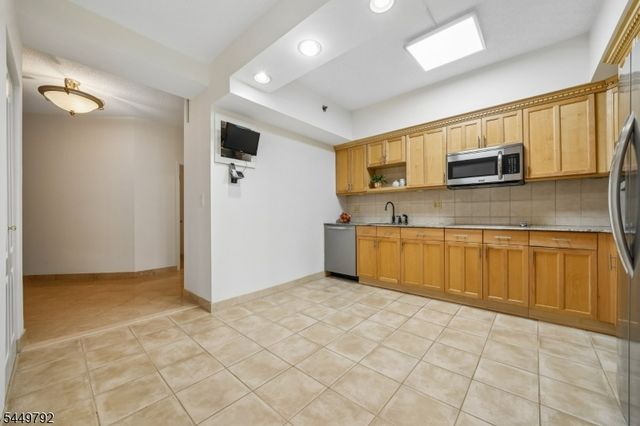 10 Smith Manor Blvd 820, West Orange Twp., NJ 07052