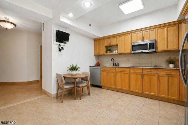 10 Smith Manor Blvd 820, West Orange Twp., NJ 07052