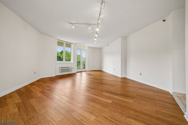 10 Smith Manor Blvd 820, West Orange Twp., NJ 07052