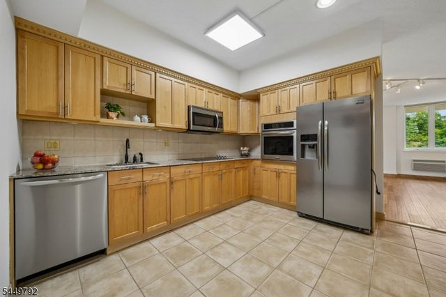 10 Smith Manor Blvd 820, West Orange Twp., NJ 07052