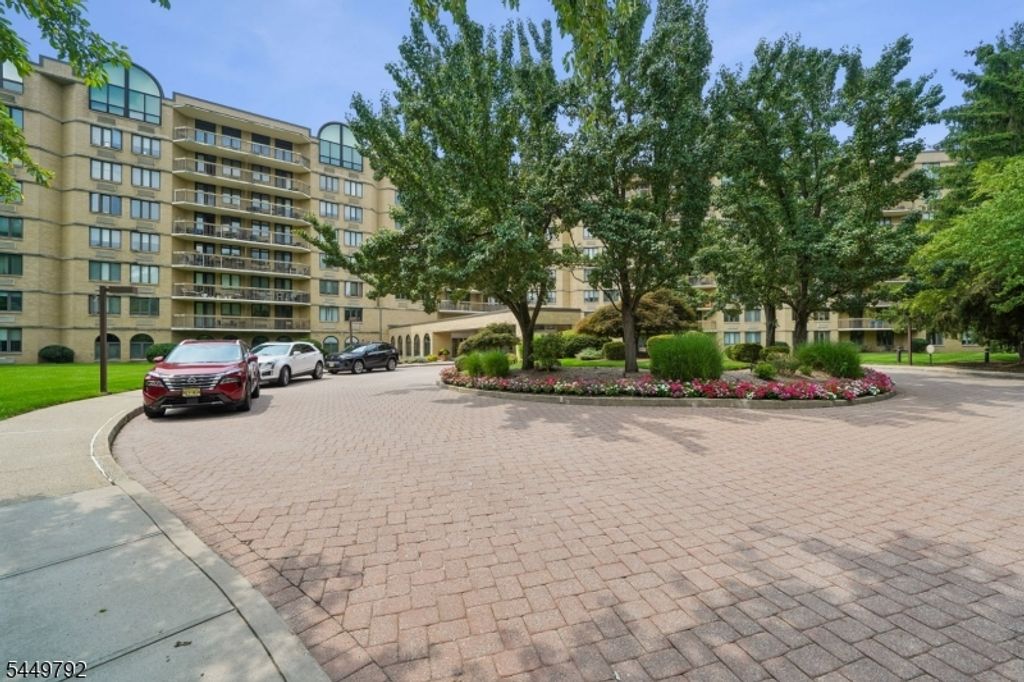 10 Smith Manor Blvd 820, West Orange Twp., NJ 07052