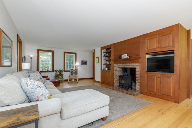 90 Deer Run Road, Henniker, NH 03242