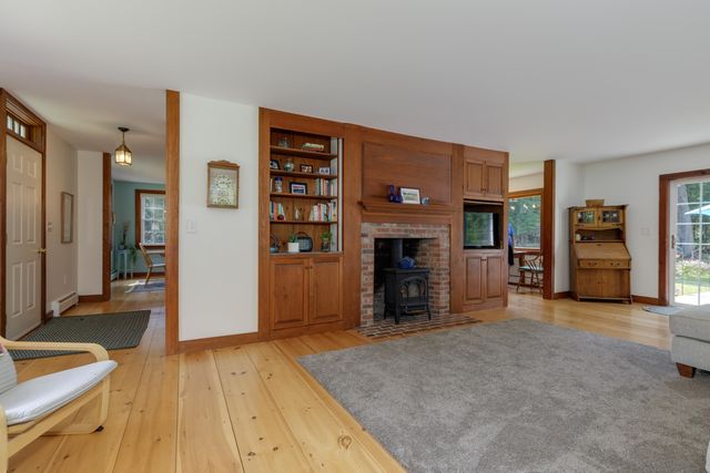 90 Deer Run Road, Henniker, NH 03242