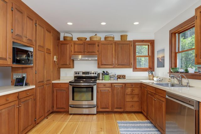 90 Deer Run Road, Henniker, NH 03242
