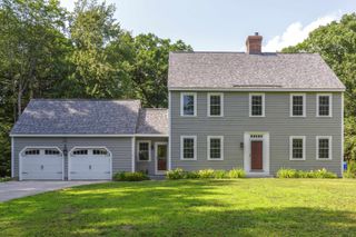 90 Deer Run Road, Henniker, NH 03242