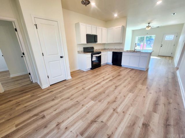 3510 Homestead Rd, Conway, AR 72032