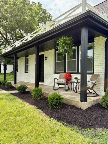 1106 College Hill Street, Pleasant Hill, MO 64080