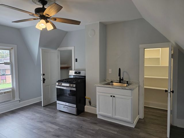 14 Lincoln Parkway 2, Crystal Lake, IL 60014