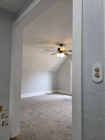 14 Lincoln Parkway 2, Crystal Lake, IL 60014