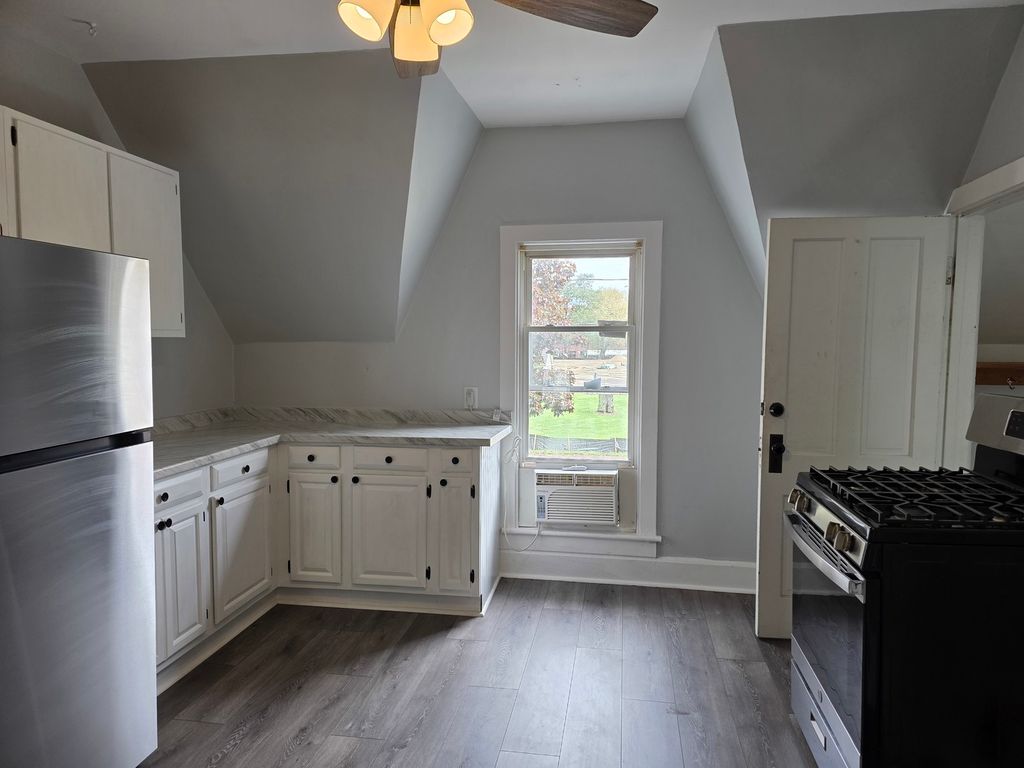 14 Lincoln Parkway 2, Crystal Lake, IL 60014