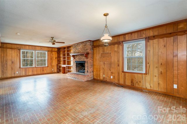 52 E Miller Street, Columbus, NC 28722