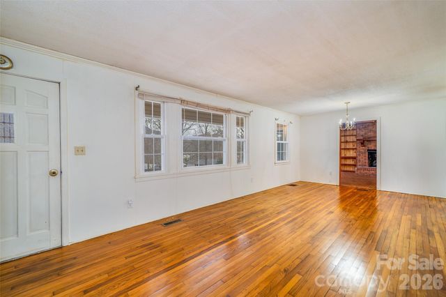 52 E Miller Street, Columbus, NC 28722