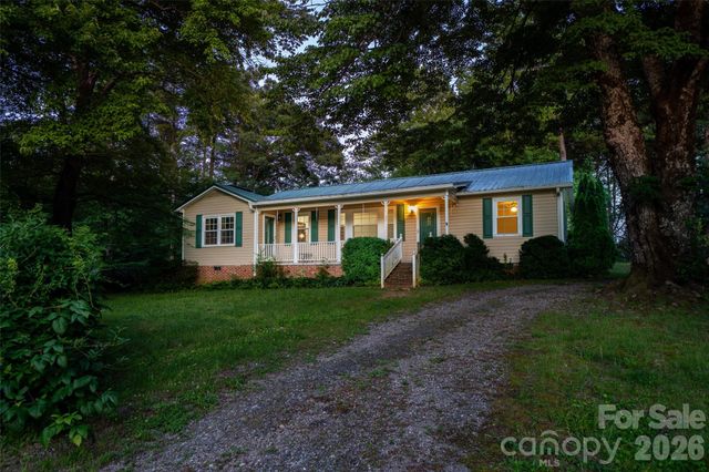 52 E Miller Street, Columbus, NC 28722