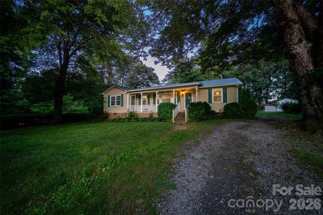 52 E Miller Street, Columbus, NC 28722