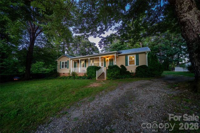 52 E Miller Street, Columbus, NC 28722