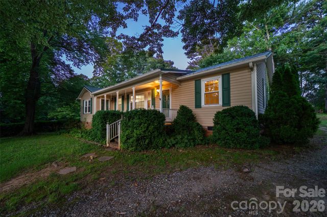 52 E Miller Street, Columbus, NC 28722